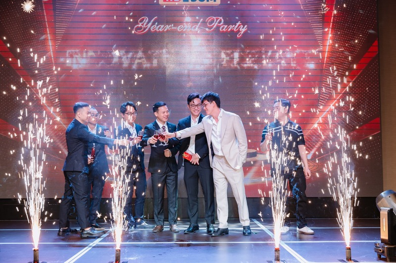 Tạo không gian kết nối trong Year End Party