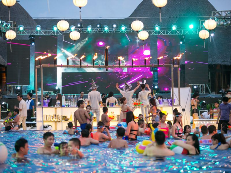 Tổ chức bữa tiệc Pool Party hoành tráng (Ảnh: Sưu tầm) 