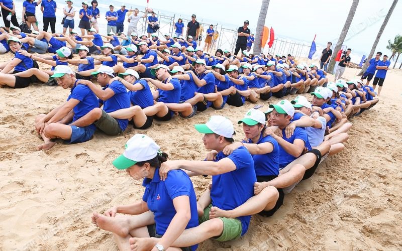 Hoạt động teambuilding giúp gắn kết nhân sự (Ảnh: Đất Việt Event)