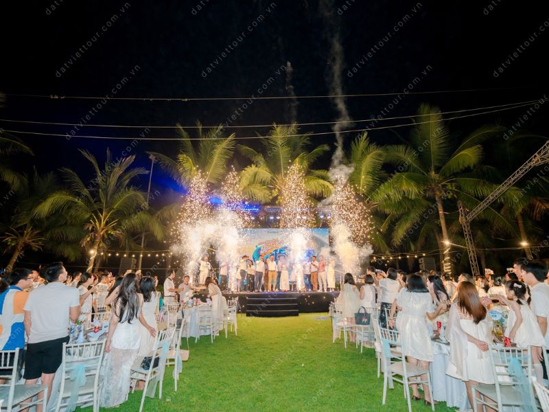 Chọn Đất Việt Event cho đêm tiệc gala dinner đầy hoành tráng (Ảnh: Đất Việt Event)