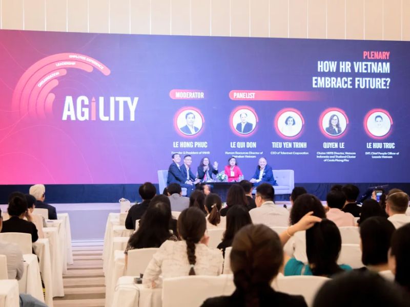 Tổ chức Talkshow trong các chuyến đi (ảnh: sưu tầm)