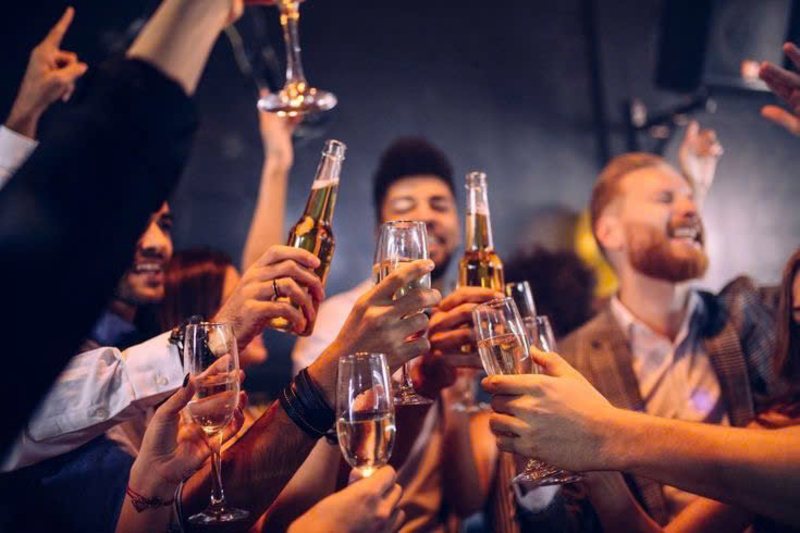 Year End Party nên mặc gì để vừa đẹp vừa phù hợp 